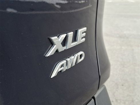 Used 2020 Toyota RAV4 XLE image 33
