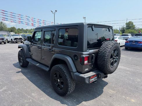 Used 2018 Jeep Wrangler Unlimited Sport S AWD/4WD image 7