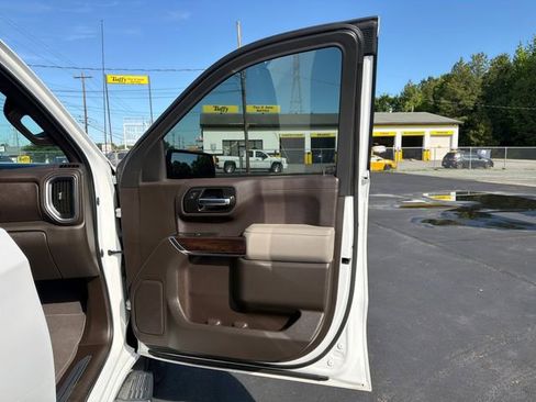 Used 2019 GMC Sierra 1500 SLT w/ X31 Off-Road Package AWD/4WD image 22