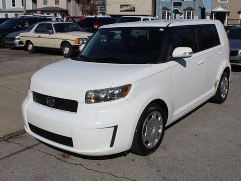 Used 2009 Scion xB image 1