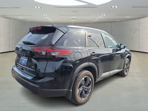 Used 2024 Nissan Rogue SV w/ SV Premium Package image 5