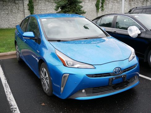 Certified 2021 Toyota Prius LE AWD/4WD image 3