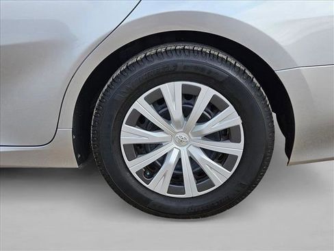 Used 2021 Toyota Camry LE image 23