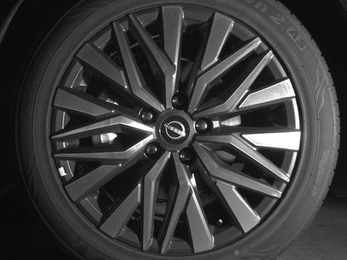Used 2025 Nissan Altima 2.5 SV FWD image 12