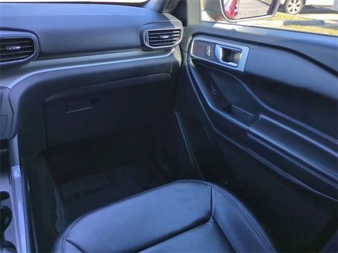 Certified 2020 Ford Explorer XLT w/ Equipment Group 202A image 17