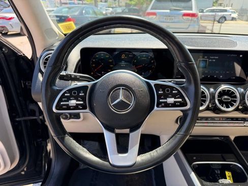 Used 2022 Mercedes-Benz GLB 250 4MATIC image 28