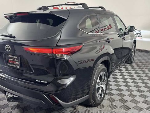 Used 2023 Toyota Highlander XLE AWD/4WD image 7