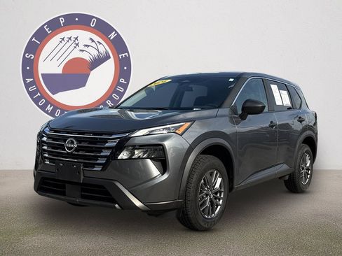 Used 2024 Nissan Rogue S AWD/4WD image 2