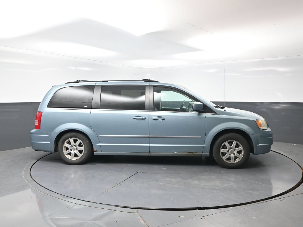 Used 2010 Chrysler Town & Country Touring FWD image 2