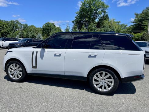 Used 2025 Land Rover Range Rover SE AWD/4WD image 5