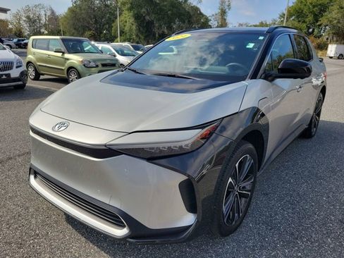 Used 2024 Toyota bZ4X Limited image 14