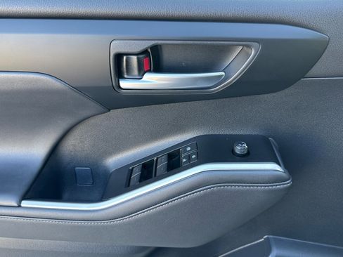 New 2026 Toyota Highlander XLE image 13