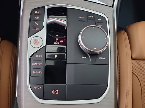 Used 2025 BMW 230i Coupe w/ Convenience Package image 16