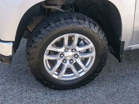 Used 2020 Chevrolet Silverado 1500 LT w/ Convenience Package AWD/4WD image 5