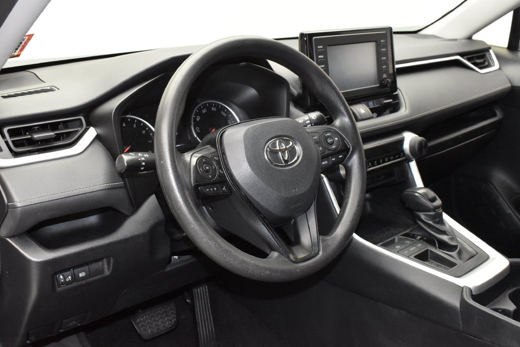 Used 2019 Toyota RAV4 LE FWD image 15