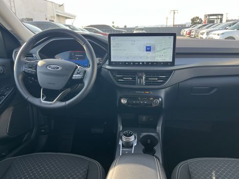 Used 2025 Ford Escape Active w/ Active Premium Tech Pack image 17