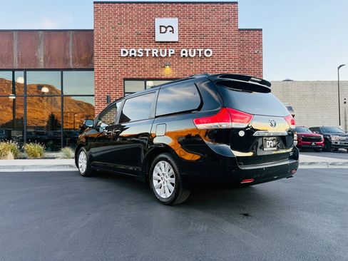 Used 2013 Toyota Sienna AWD image 22