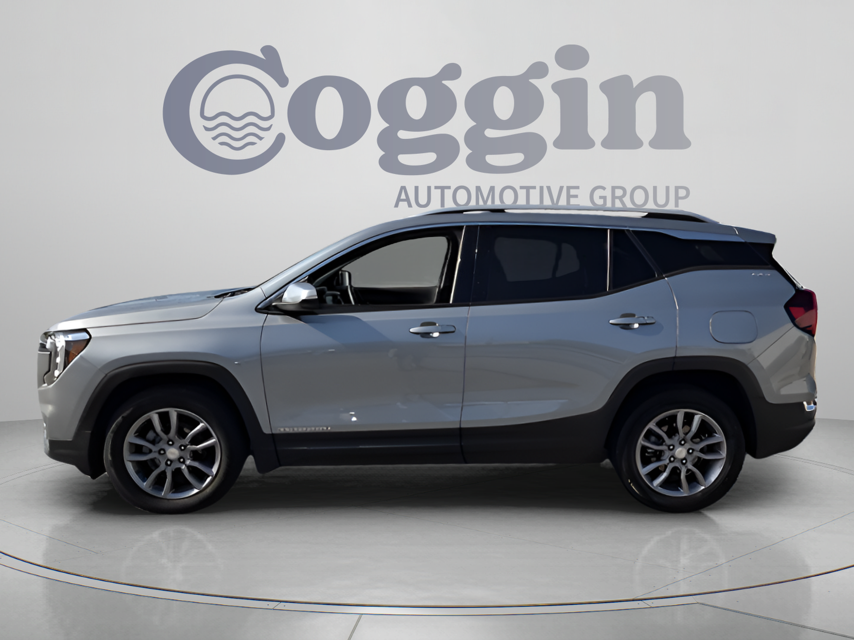 Used 2024 GMC Terrain SLT AWD/4WD image 2