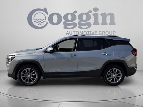 Used 2024 GMC Terrain SLT AWD/4WD image 2