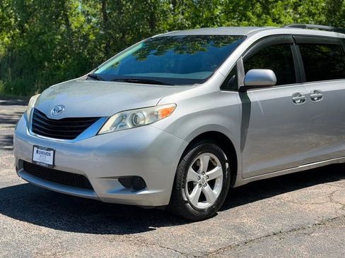 Used 2012 Toyota Sienna LE FWD image 3