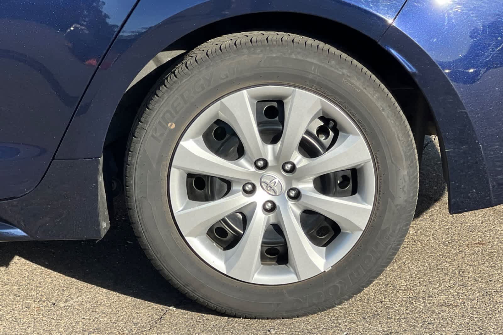 Used 2025 Toyota Corolla LE FWD image 25