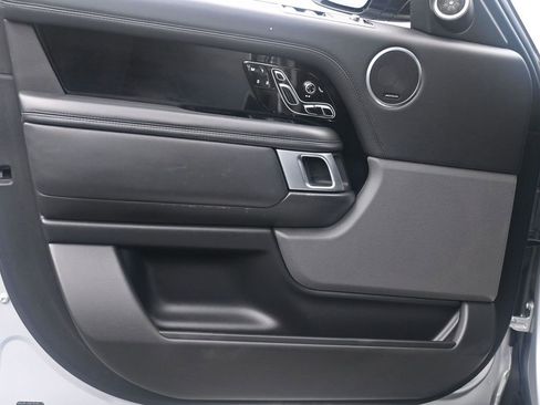 Used 2020 Land Rover Range Rover HSE image 9
