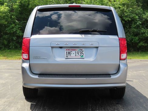 Used 2018 Dodge Grand Caravan SE FWD image 5