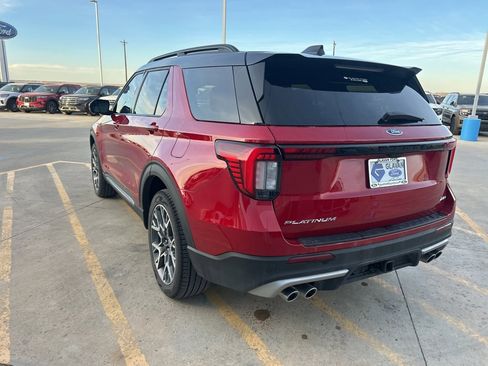 Used 2025 Ford Explorer Platinum w/ Ultimate Package image 5