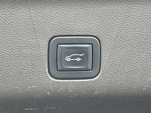 Used 2021 GMC Yukon Denali image 12