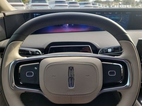 Certified 2025 Lincoln Nautilus Premier image 28