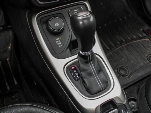 Used 2021 Jeep Compass Latitude w/ Sun and Sound Group AWD/4WD image 30
