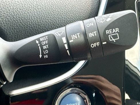Used 2022 Toyota Prius LE FWD image 13