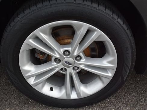 Used 2017 Ford Taurus SEL FWD image 39