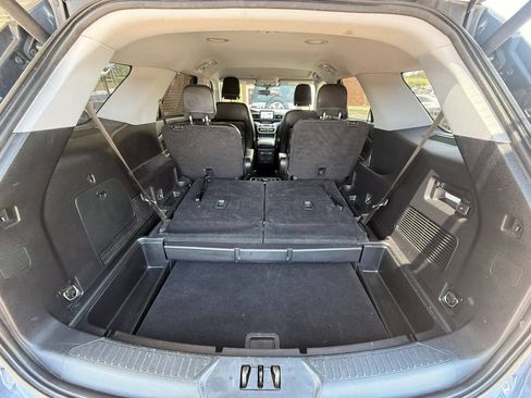 Used 2021 Ford Explorer XLT w/ Equipment Group 202A AWD/4WD image 22