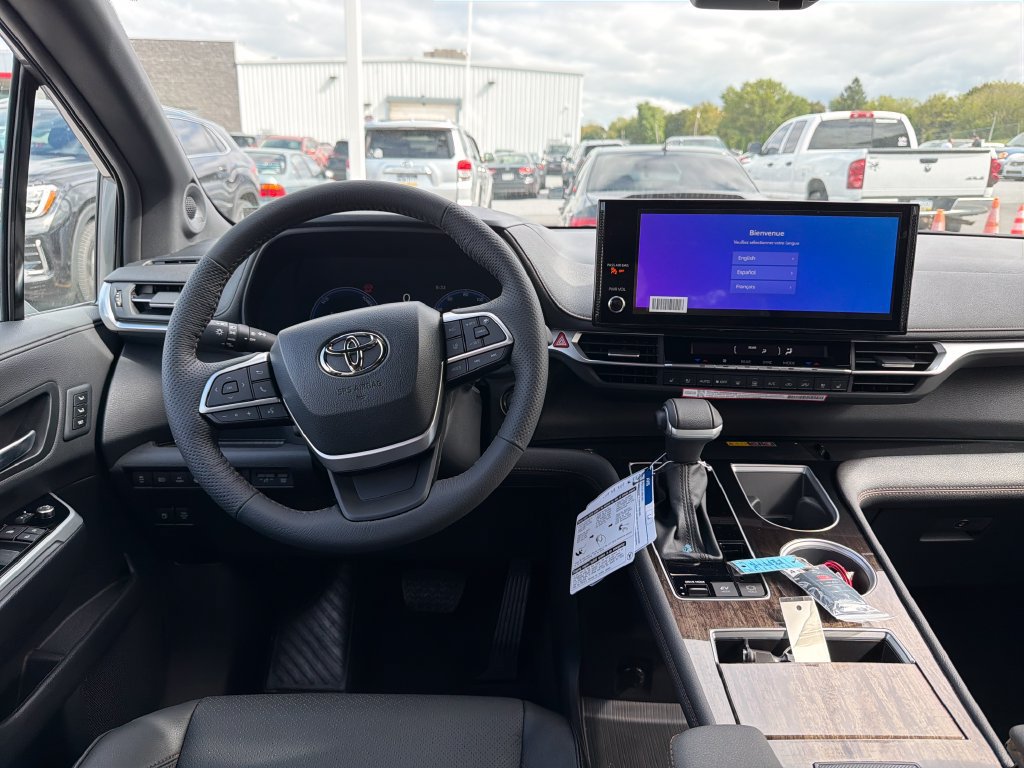 Used 2026 Toyota Sienna Platinum AWD/4WD image 18
