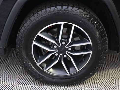 Used 2020 Jeep Grand Cherokee Trailhawk AWD/4WD image 20