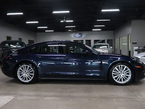 Used 2020 Porsche Panamera image 6