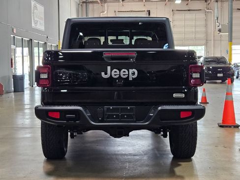 Used 2020 Jeep Gladiator Overland AWD/4WD image 7