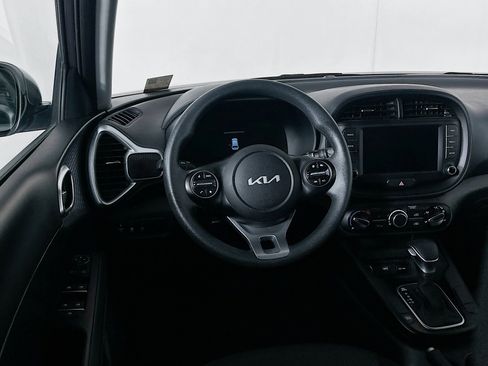 Used 2025 Kia Soul LX w/ LX Technology Package image 17