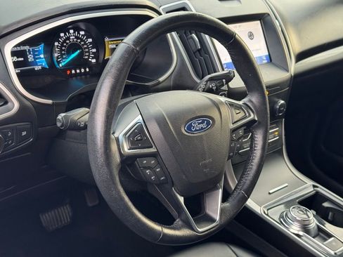 Used 2020 Ford Edge SEL image 18