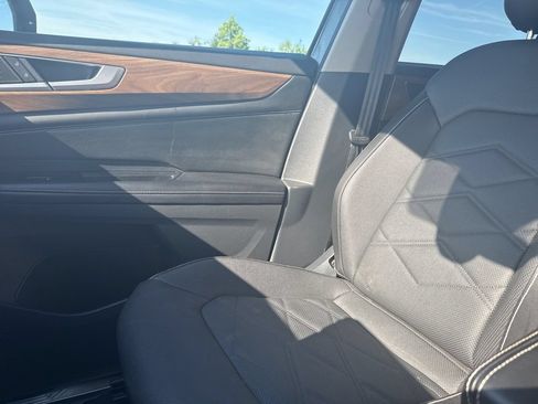 Used 2024 Volkswagen Atlas SE AWD/4WD image 25