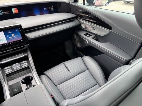 New 2026 Lincoln Nautilus Reserve AWD/4WD image 13