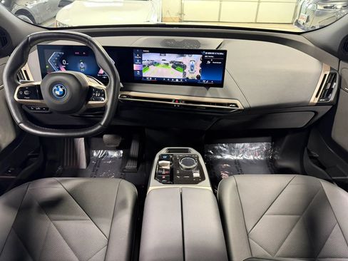 Used 2025 BMW iX xDrive50 AWD/4WD image 2
