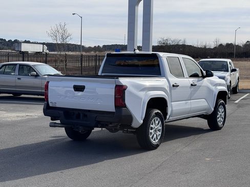 Used 2025 Toyota Tacoma SR image 7