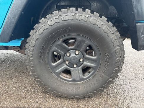 Used 2018 Jeep Wrangler Unlimited Sport w/ Connectivity Group AWD/4WD image 4