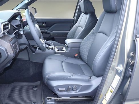 Certified 2025 Toyota Tacoma Limited AWD/4WD image 14