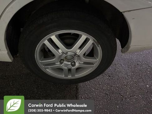 Used 2007 Ford Focus SES image 9