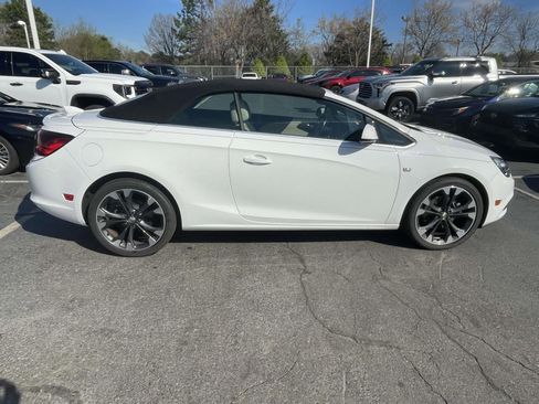 Used 2019 Buick Cascada Premium image 9