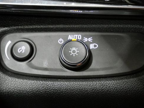 Used 2025 Buick Envista Sport Touring image 14