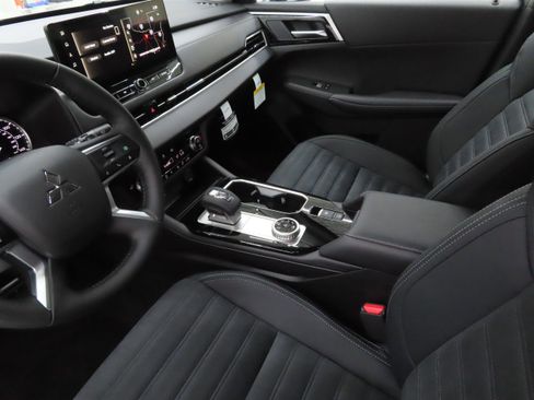 New 2026 Mitsubishi Outlander SE image 19